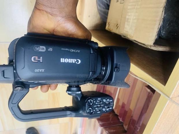 Quality Canon Xa20 Full HD Professional Video Camcorder · Photo 1