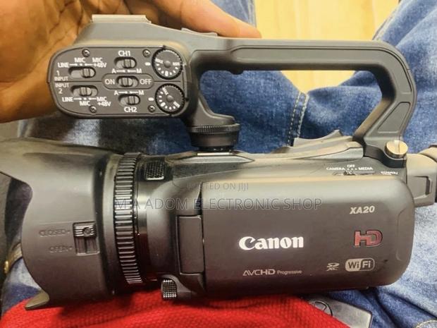 Canon Xa20 Full HD Video Camera With Built-in Wifi(Black). · Photo 1