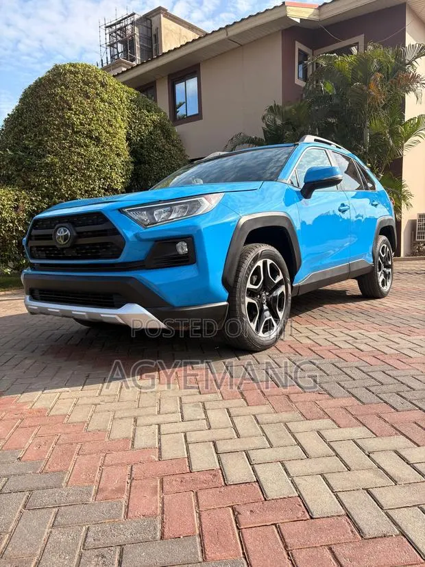 Toyota RAV4 2021 Blue