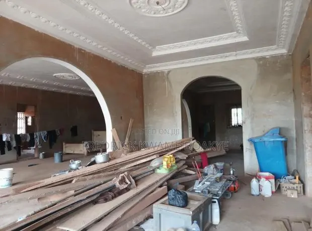 7bdrm House in Brother K Estate, Kumasi Metropolitan for sale · Photo 1