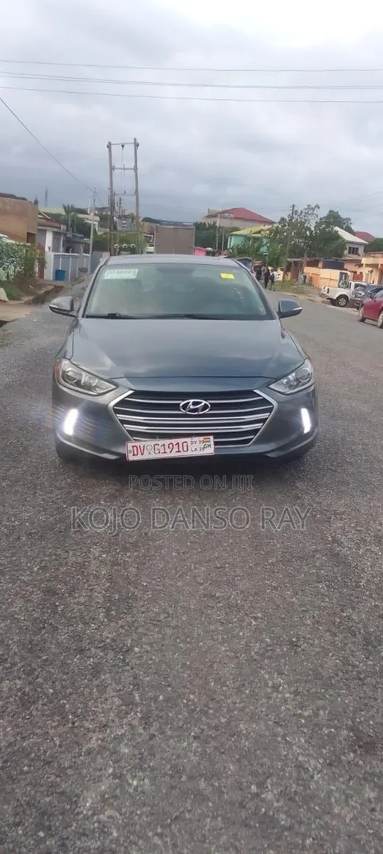 Hyundai Elantra Limited Sedan FWD (2.0L 4cyl 6A) 2017 Gray · Photo 1