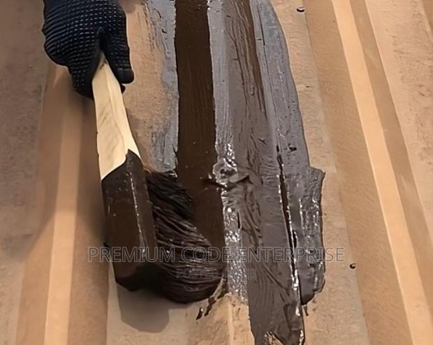 Coal Tar Brush, Short Handle · Photo 1