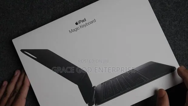 Apple iPad Pro 13-Inch (M4 M5) Magic Keyboard · Photo 1
