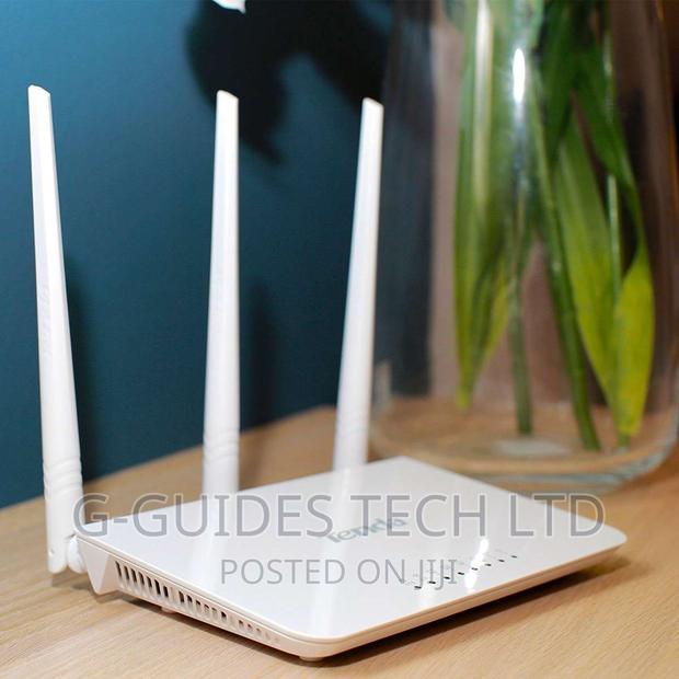 Tenda Wireless N300 Easy Setup Router F3 · Photo 2