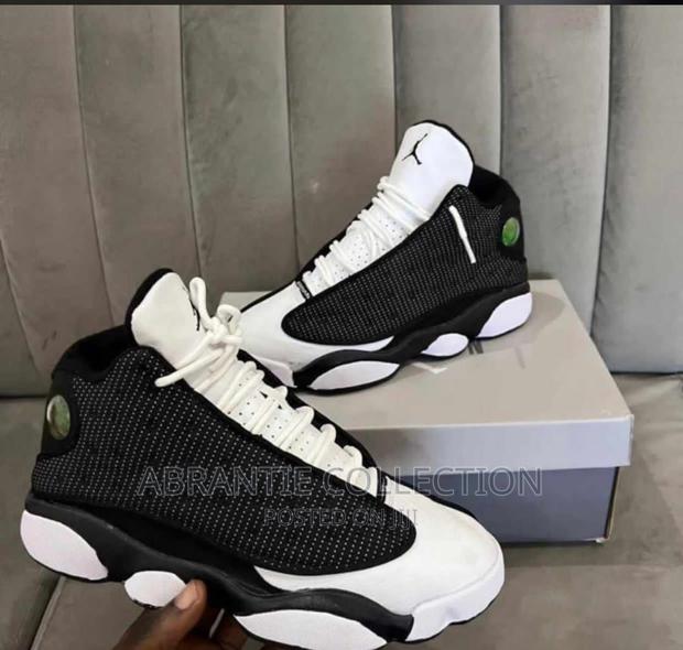 Air Jordan Retro 13 Black/White · Photo 1
