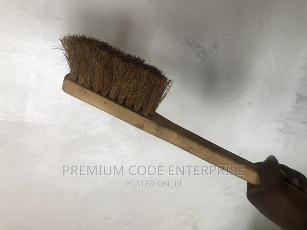 Coal Tar Brush, Short Handle · Photo 4
