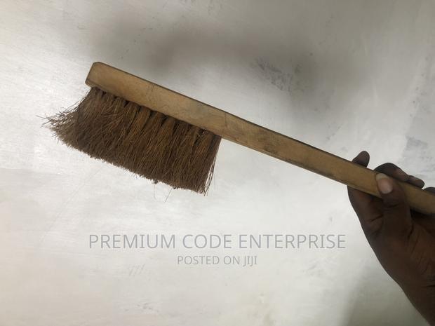 Coal Tar Brush, Short Handle · Photo 2