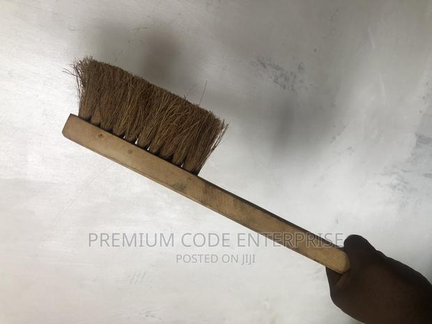 Coal Tar Brush, Short Handle · Photo 3