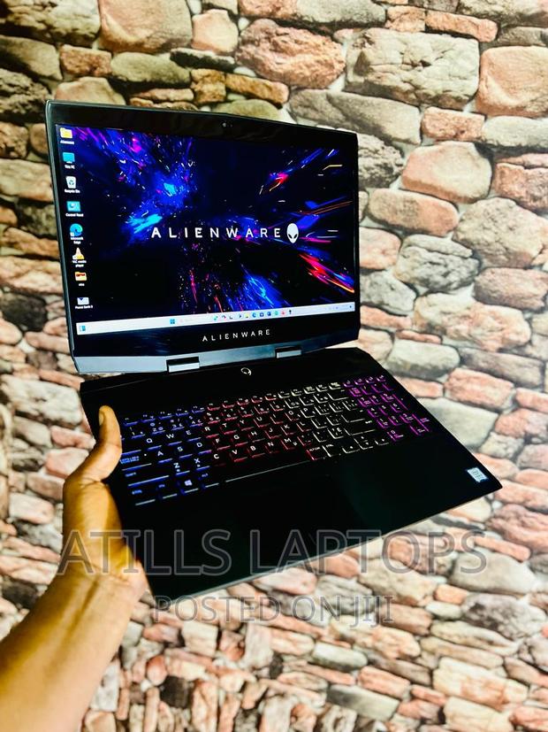 Laptop Alienware Area-51m 16GB Intel Core I7 SSD 1T · Photo 3