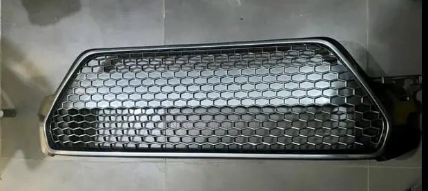 Toyota Corolla 2020 Front Bumper Grille Se/Sport · Photo 1