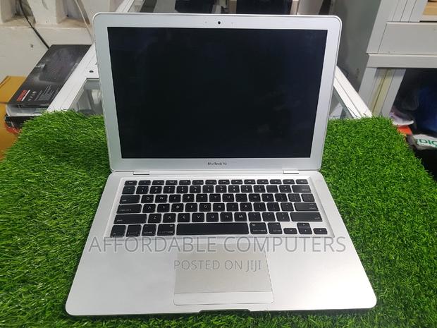 Laptop Apple MacBook Air 2011 2GB Intel SSD 128GB · Photo 1