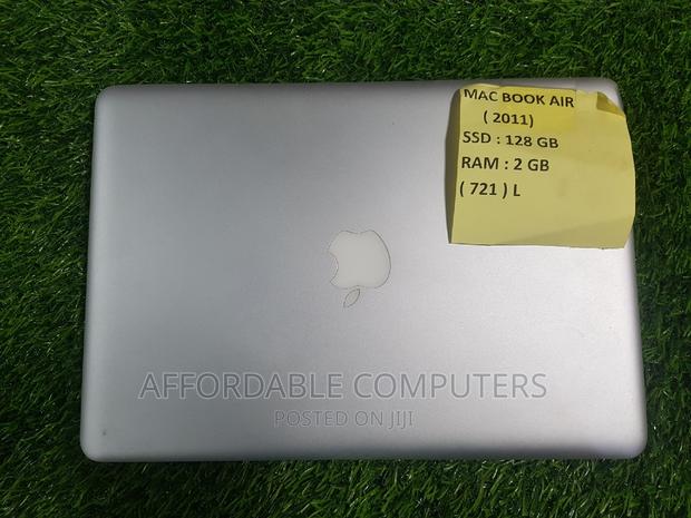 Laptop Apple MacBook Air 2011 2GB Intel SSD 128GB · Photo 2
