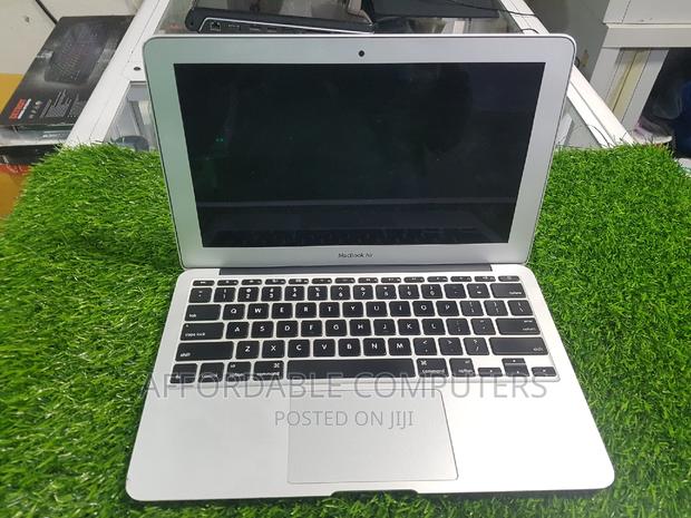 Laptop Apple MacBook Air 2013 4GB Intel Core I5 SSD 128GB · Photo 2