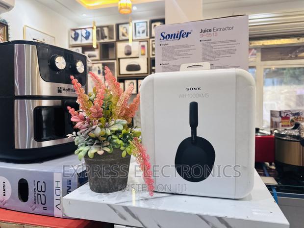 Unleashed Your Inner Pop With Sony 1000 Mx5 · Photo 1