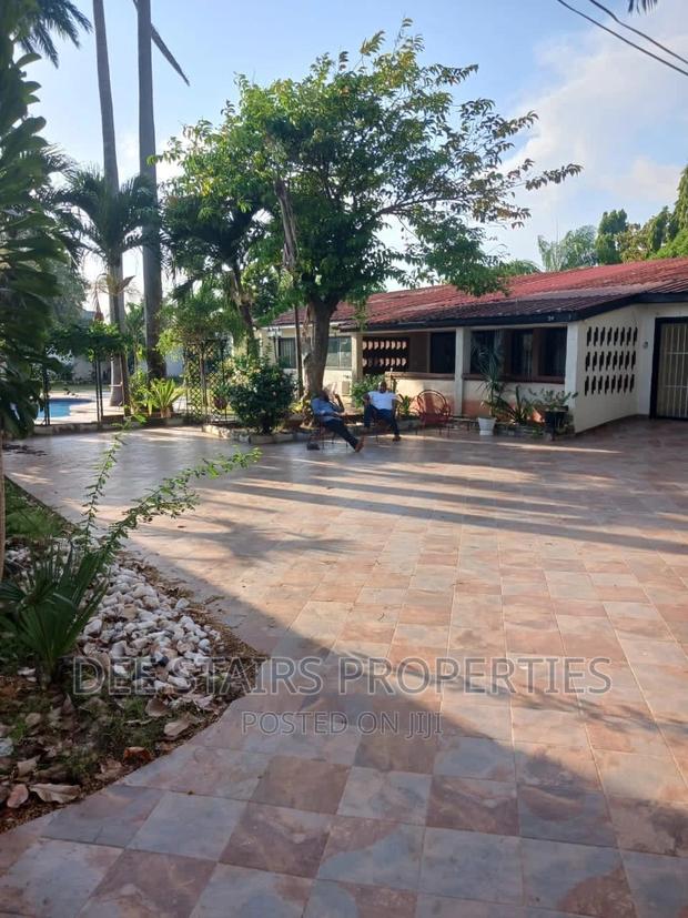 6bdrm House in Labone for sale · Photo 2