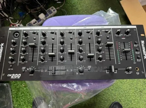 Numark Cm200 Dj Mixer · Photo 1