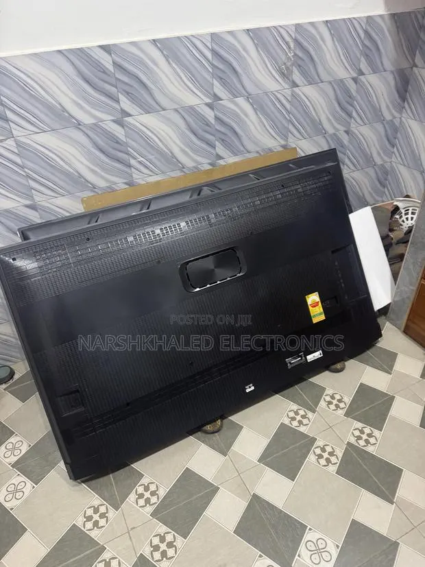 Hisense 65” Smart TV Qled · Photo 1