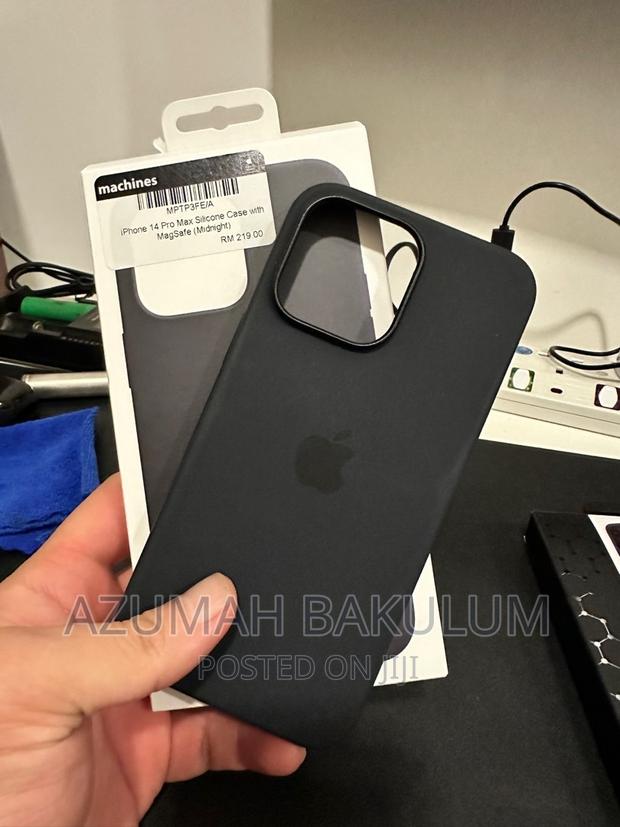 iPhone 14 Pro Max Original Magnetic Silicon Case · Photo 2