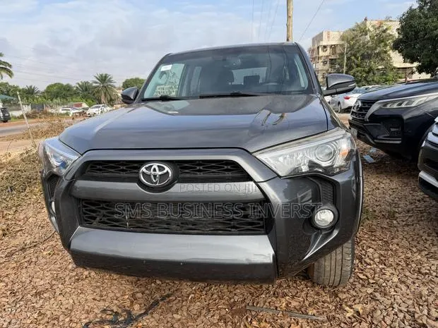 Toyota 4-Runner SR5 4x4 2018 Gray