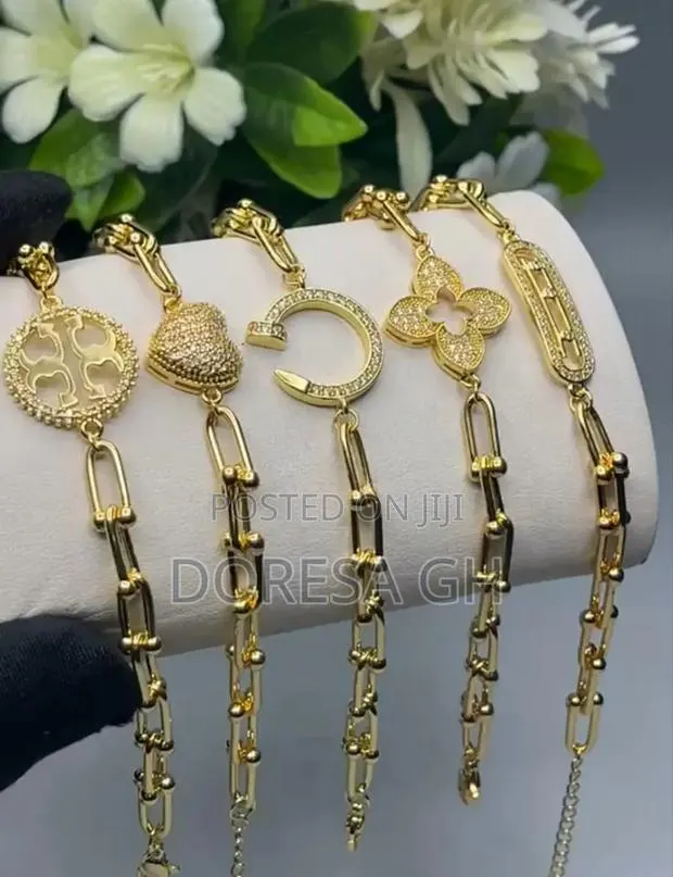 Gold Stainless Steel Bracelet for Women · Photo 1