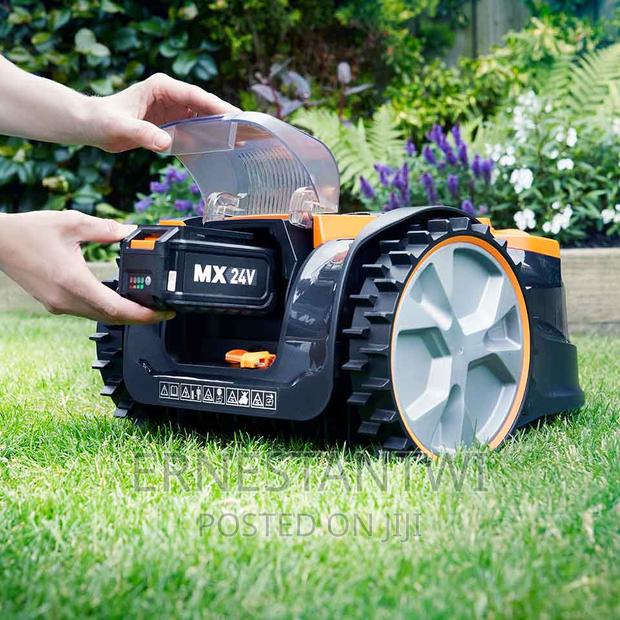 Mow Robot From Lawnmaster, Uk · Photo 2