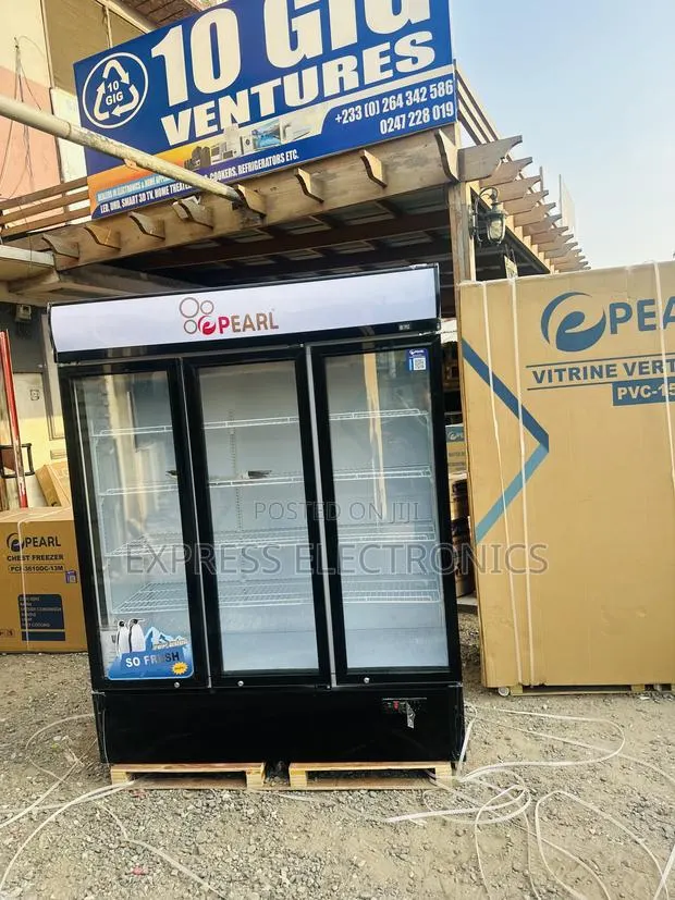 Zealous Sleek White Three Doors Pearl. Display · Photo 1