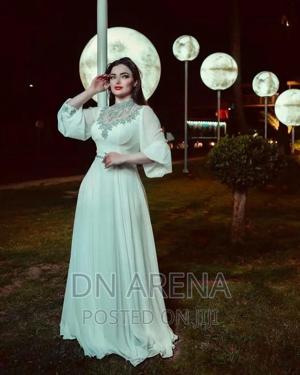 Lovely Women Evening Dress · Photo 3