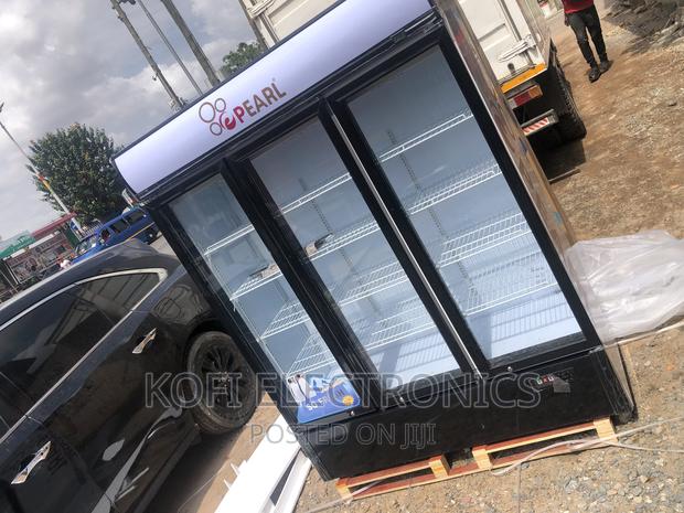 On Casters Pearl 950 Liters 3 Doors Display Fridge · Photo 1