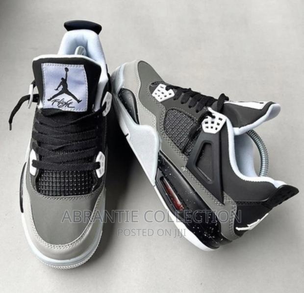 Air Jordan Retro 4 Fear Pack · Photo 1