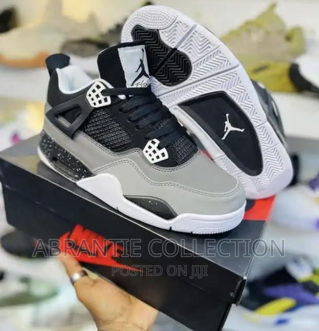 Air Jordan Retro 4 Fear Pack · Photo 2
