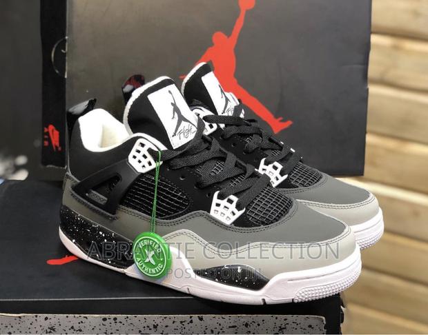 Air Jordan Retro 4 Fear Pack · Photo 3