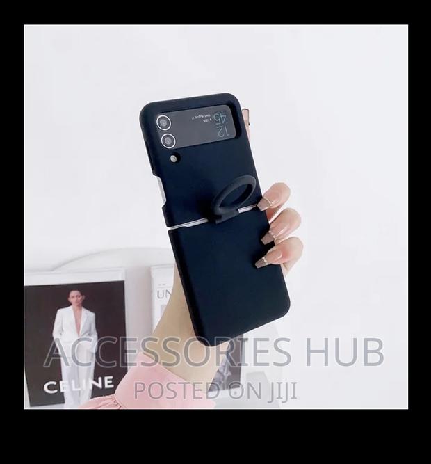 Z Flip 3 and Flip 4 Original Silicone Cases · Photo 1