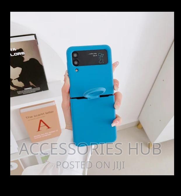 Z Flip 3 and Flip 4 Original Silicone Cases · Photo 4
