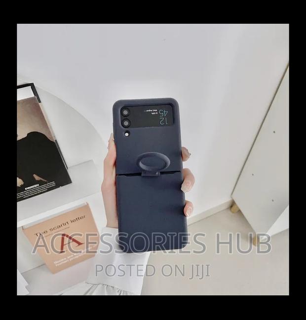 Z Flip 3 and Flip 4 Original Silicone Cases · Photo 5