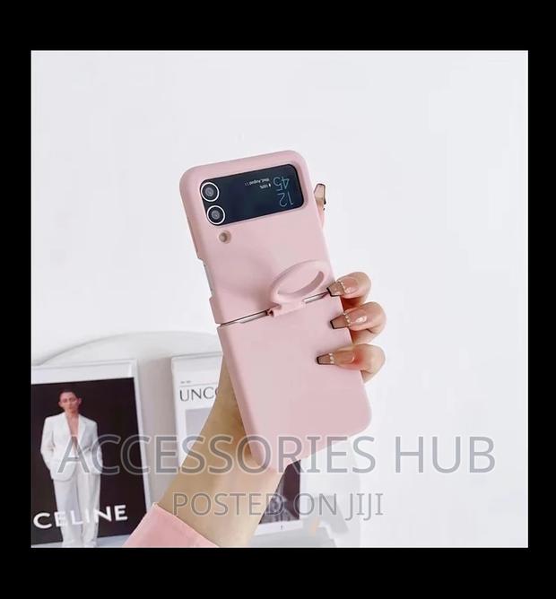 Z Flip 3 and Flip 4 Original Silicone Cases · Photo 6