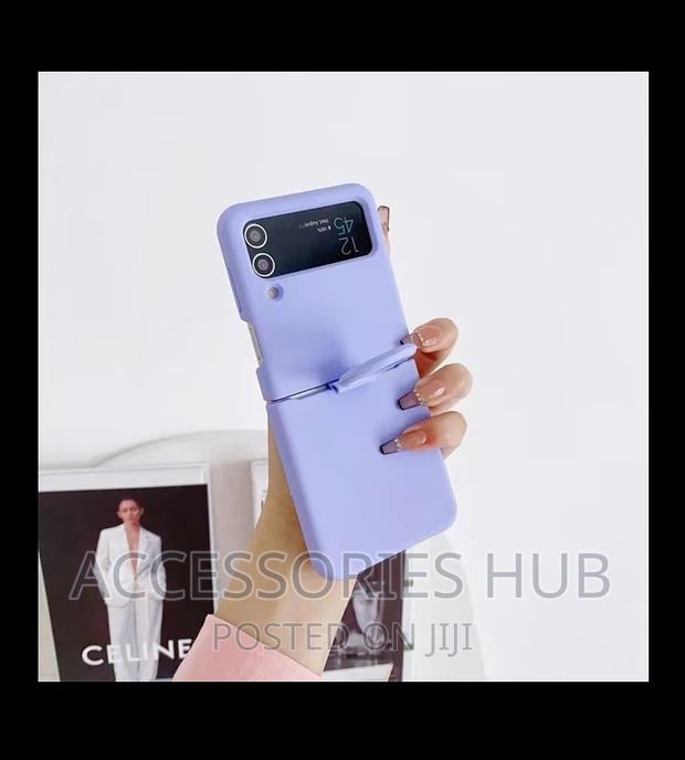 Z Flip 3 and Flip 4 Original Silicone Cases · Photo 7