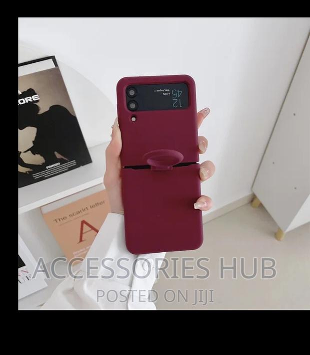 Z Flip 3 and Flip 4 Original Silicone Cases · Photo 8