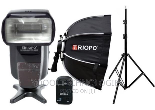 Triopo Speed Light, Softbox and Stand Kit · Photo 1