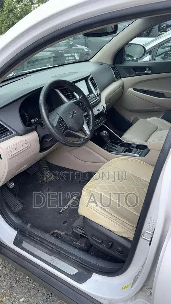 Hyundai Tucson Limited AWD 2017 White · Photo 8