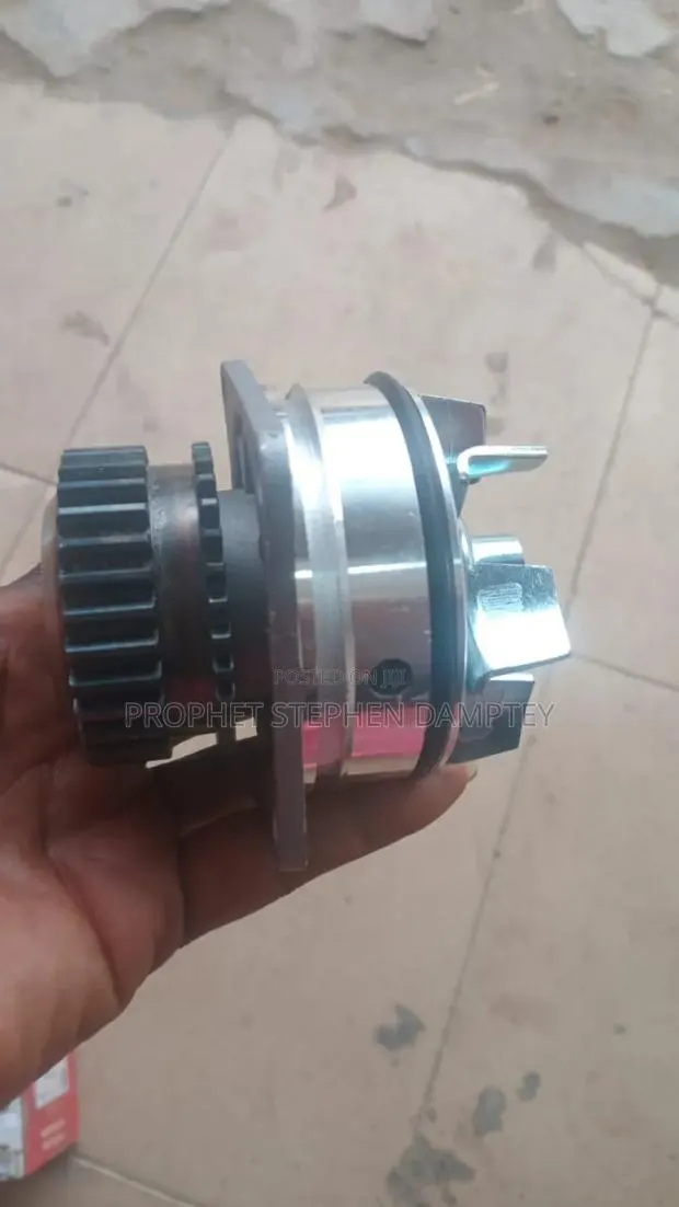 Toyota Yaris, Vitz Water Pump · Photo 1