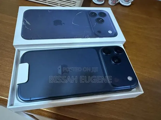 Apple iPhone 17 Pro Max 512 GB Blue · Photo 1
