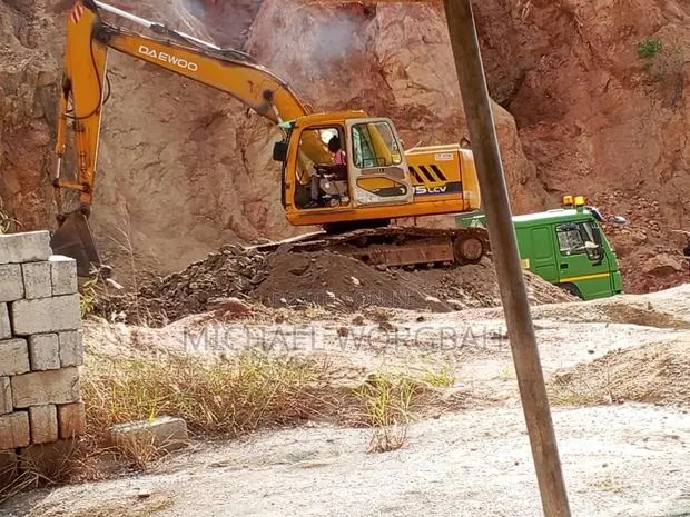Excavator for Rent · Photo 1