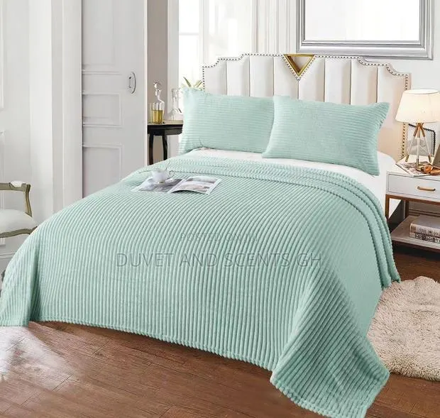 Flunnel Blankets With 2 Pillowcases · Photo 1