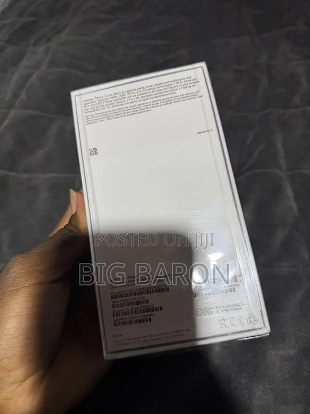 Apple iPhone 11 64 GB Black · Photo 1
