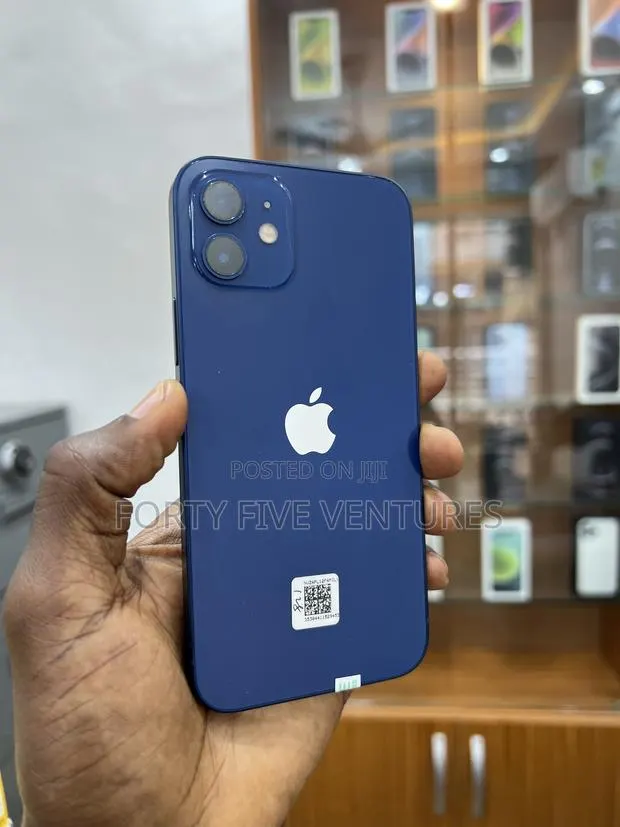 Apple iPhone 12 64 GB Blue · Photo 1
