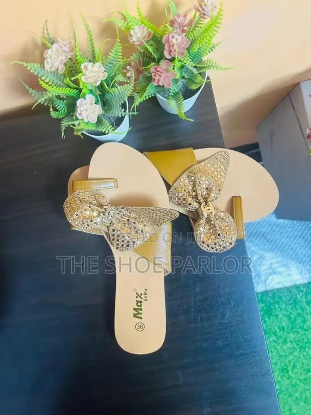 Ladies Slippers · Photo 1