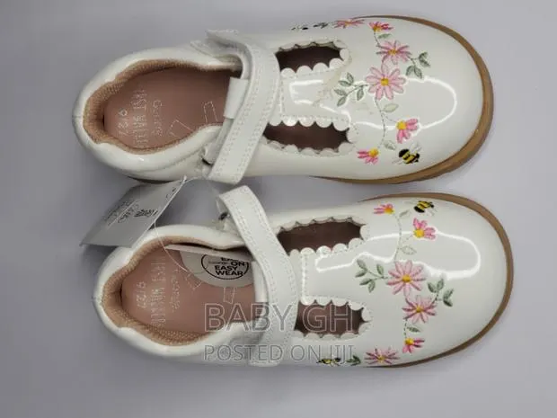 George White T-Bone Floral Girls Shoe · Photo 2