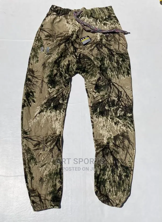 Under Amour Joggers · Photo 1
