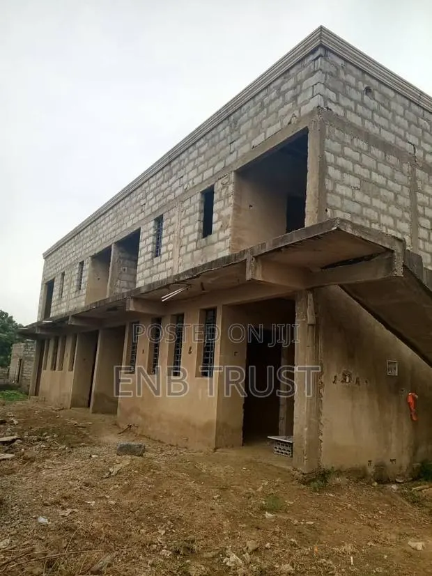 8bdrm House in Pokuase for sale · Photo 1