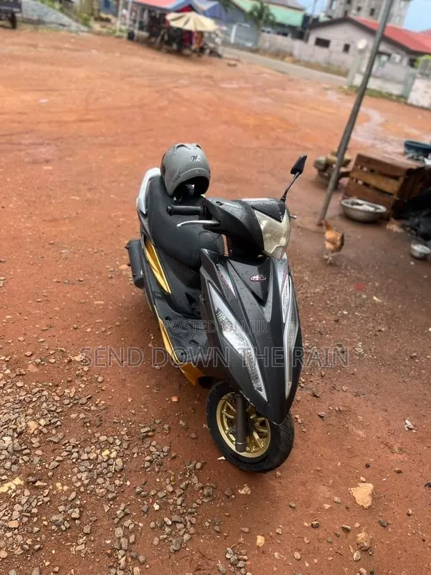 Piaggio Scooter 2020 Black · Photo 1